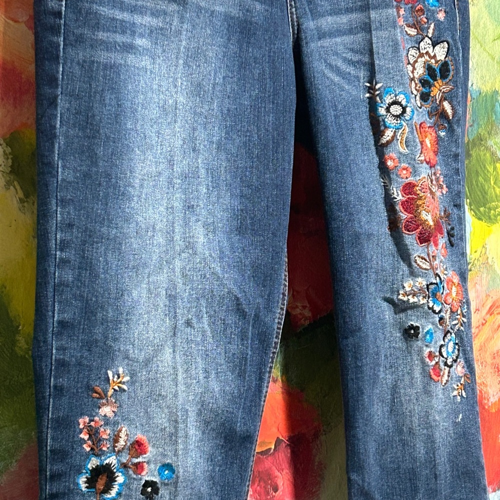 Democracy Blue Floral Embroidered Jeans!!!
